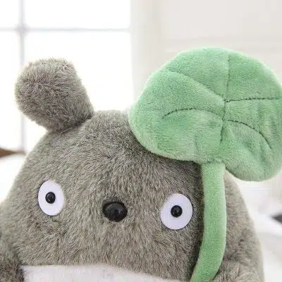 Peluche Kawaii Totoro sous la pluie