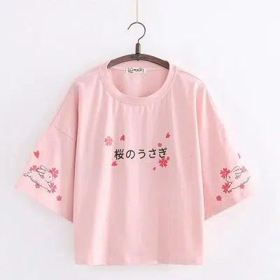 T-shirt kawaii lapin et fleurs de cerisier en rose